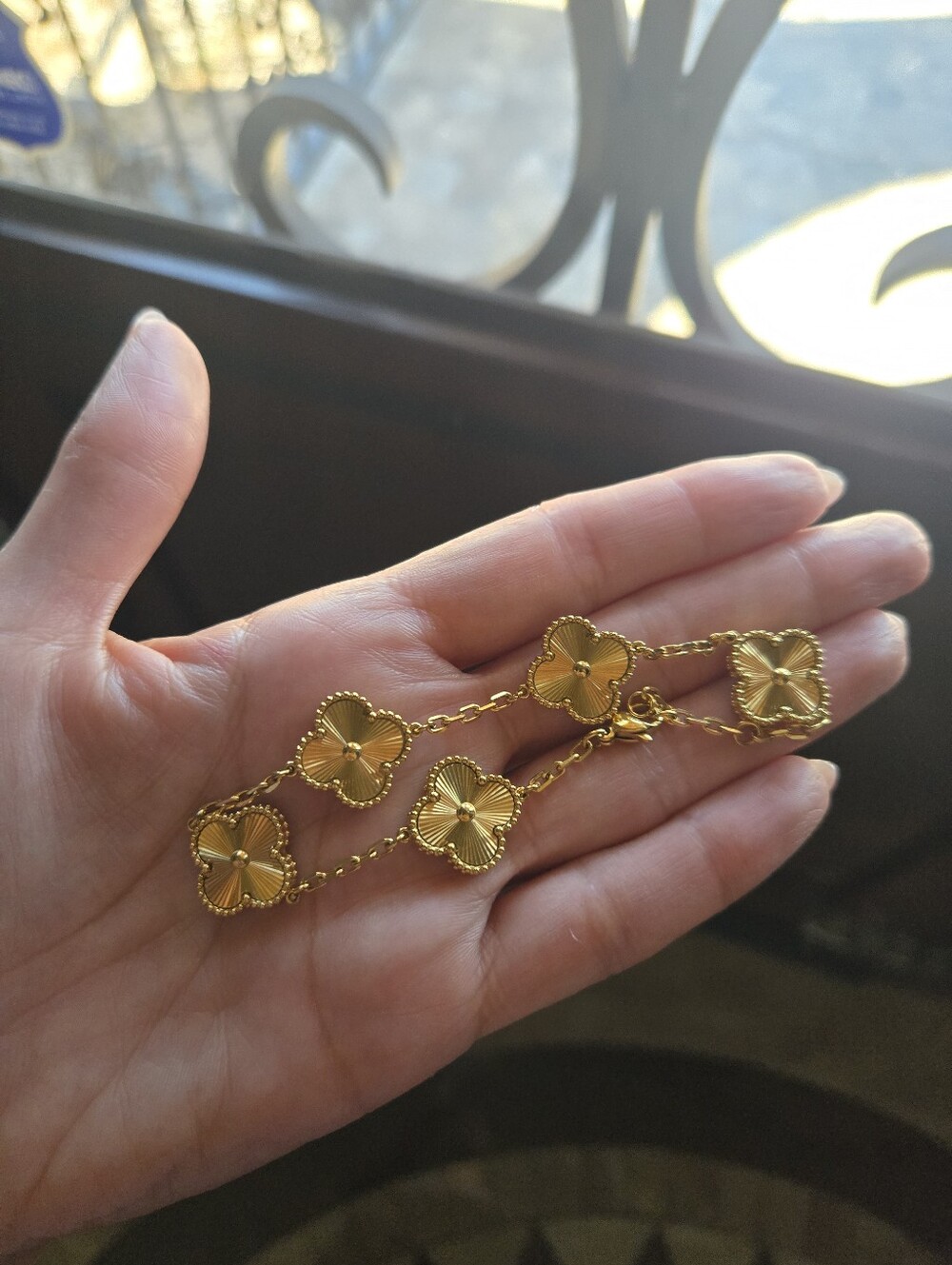 Gold Floral Clover Link Bracelet - Elegant Women's Jewelry - Picture 3 of 5